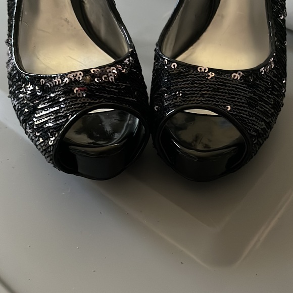 ⭐️ Bogo ⭐️ Guess Sz 6.5 sequins platform high heels shoes - Picture 5 of 15